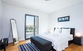 Guestready - Spacious Campolide Family Apt Fits 6